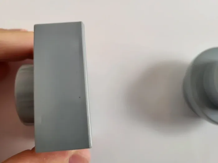 Lego - 2 magnets plastique gris - photo numéro 3