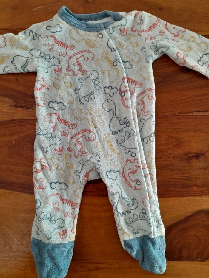 Lot pyjamas 1mois - photo numéro 2