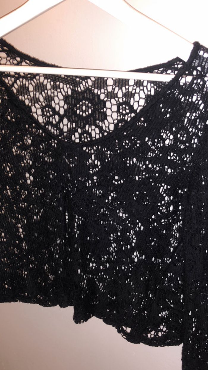 Haut en dentelle noire taille M / tee shirt à manches longues dentelle - photo numéro 2