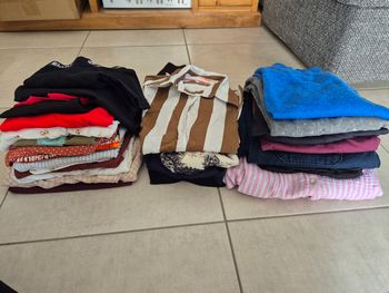 Lot de 25 vêtements taille S 