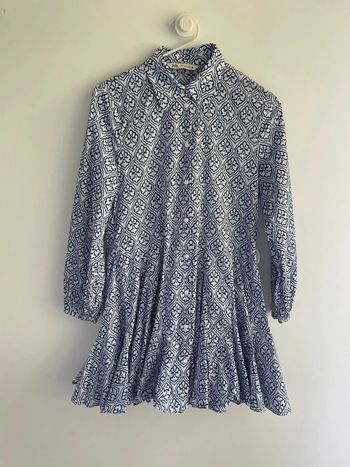 Robe blanche à motif bleu Zara