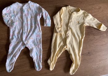 Lot de 2 pyjamas Winnie l’ourson 3 mois tbe