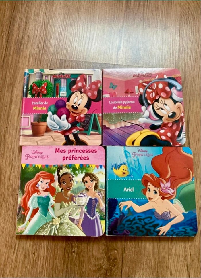 Lot de 4 livres Disney