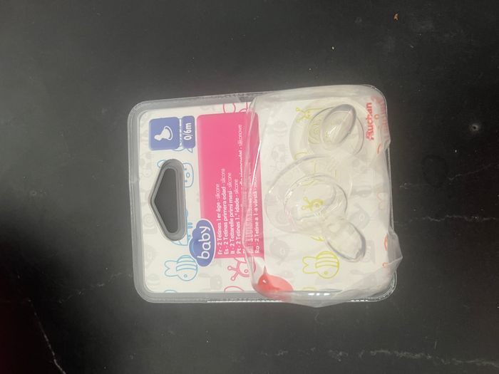 Lot de 2 tétines 1er age auchan