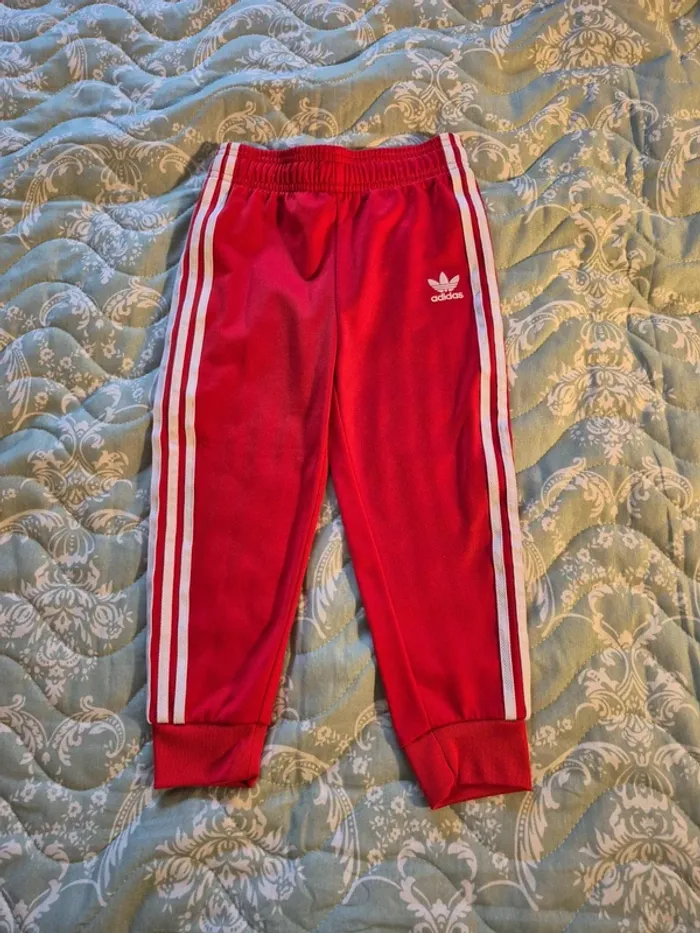 Pantalon Jogging Adidas 3/4ans Excellent état