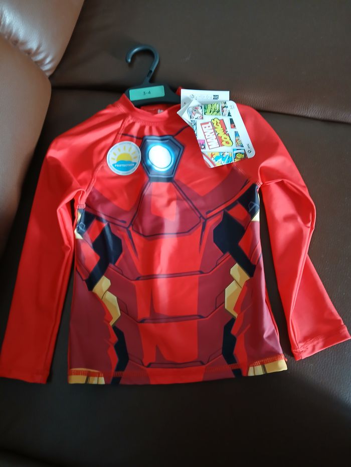 tee shirt de bain anti uv avengers marvel 104 cm 3/4 ans
