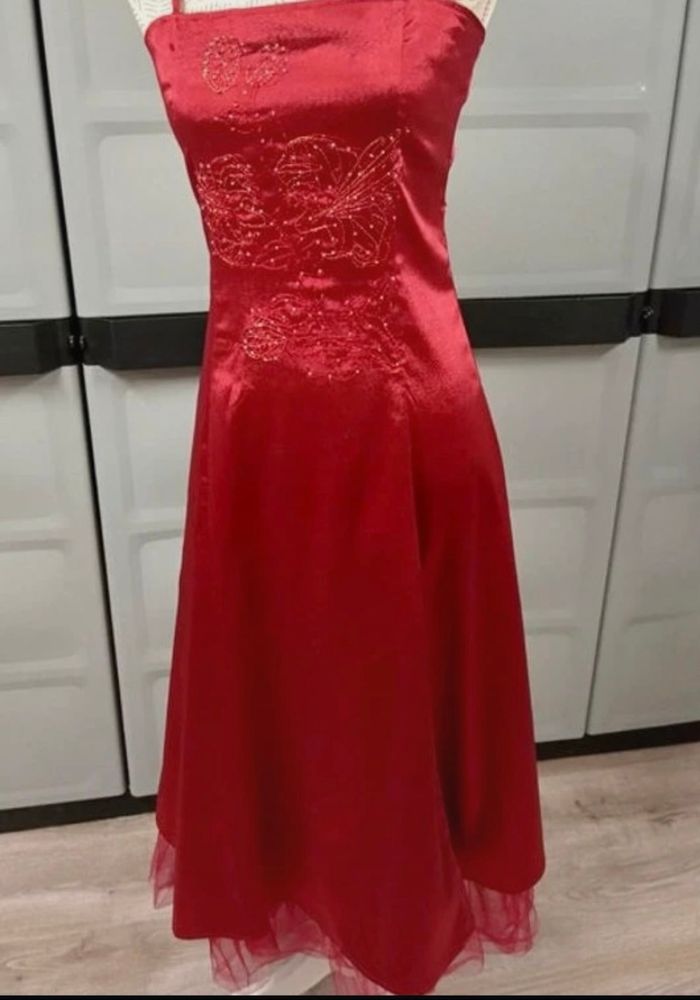 Robe de soirée bustier rouge en taille 42 très bon état - photo numéro 2