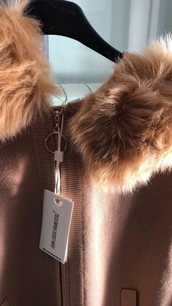 Gilet avec capuche - photo numéro 2