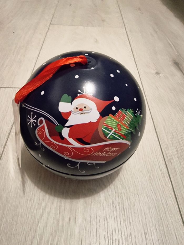 Grosse boule de Noël à garnir de friandises