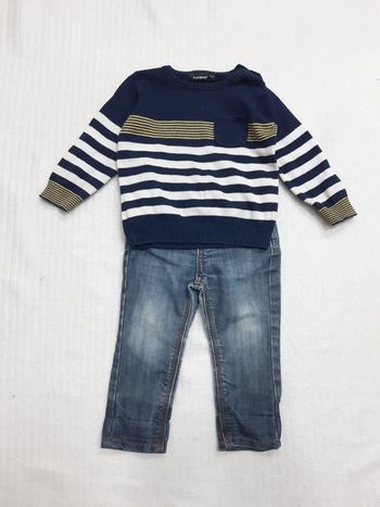 Tenue pull rayé et pantalon jean