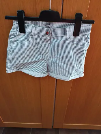 Short fille