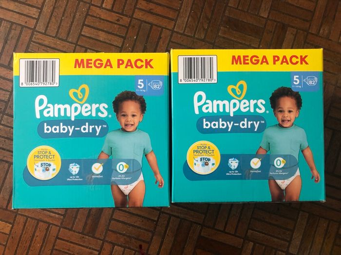 164  couches Pampers Neuves