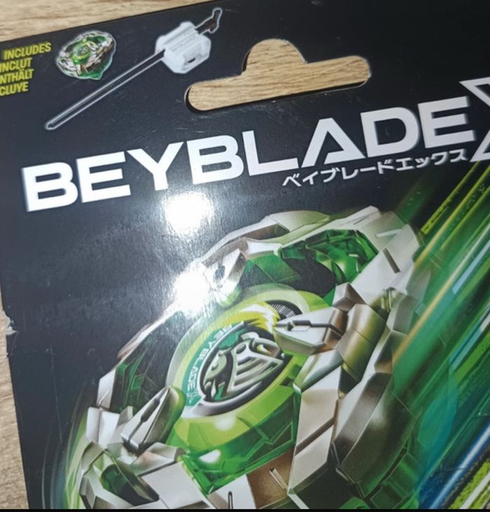 Toupie Beyblade X Défense Type : Helm Knight 3-80N verte    Neuf avec boîte / - photo numéro 8