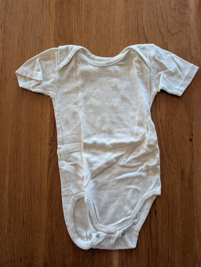 Lot 5 body 24 mois - photo numéro 2