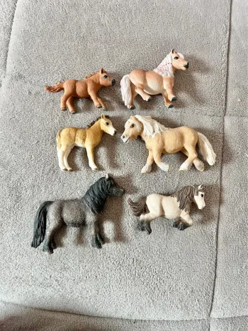 Ensemble figurine chevaux schleich poney