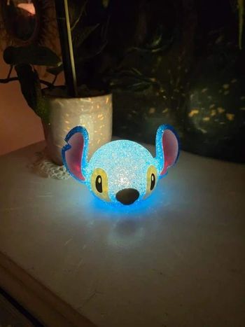 Veilleuse Stitch Disney – Éclat scintillant & Douce nuit 🌌💙