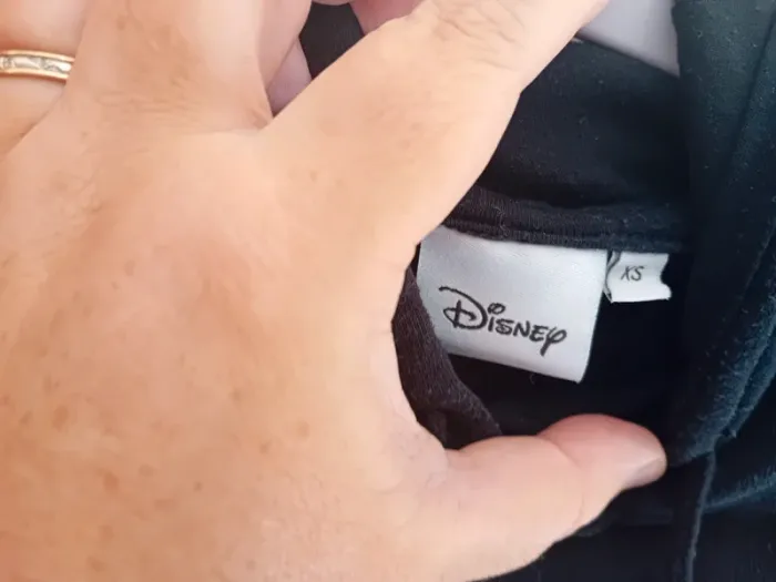 Pull à capuche noir disney Taille XS - photo numéro 3