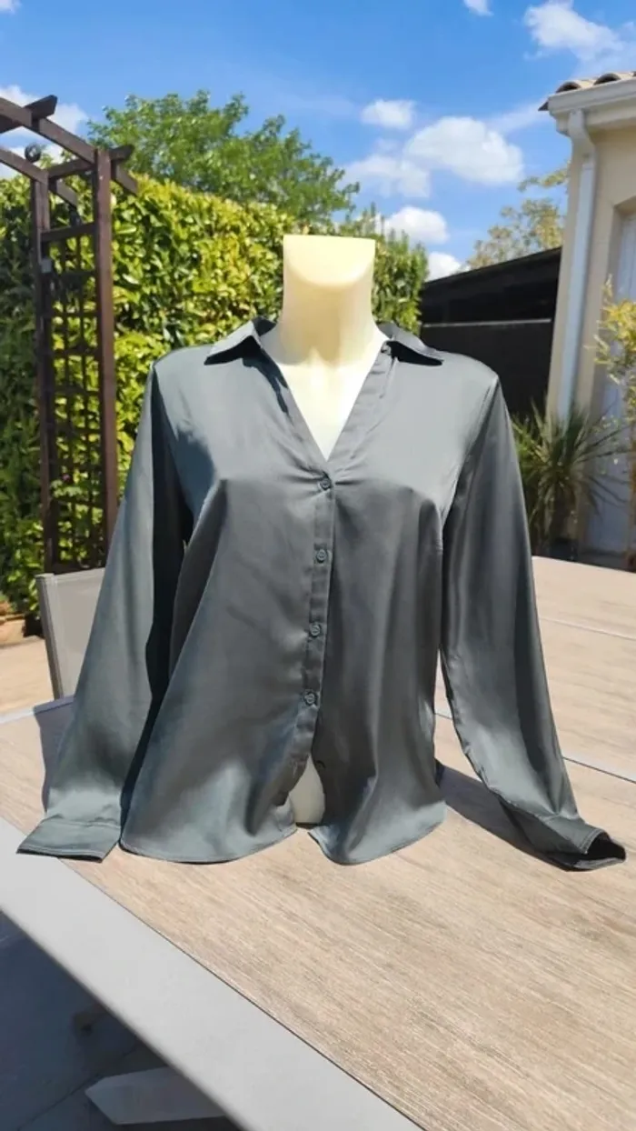 Chemise vert foncé satinée T38 - H&M