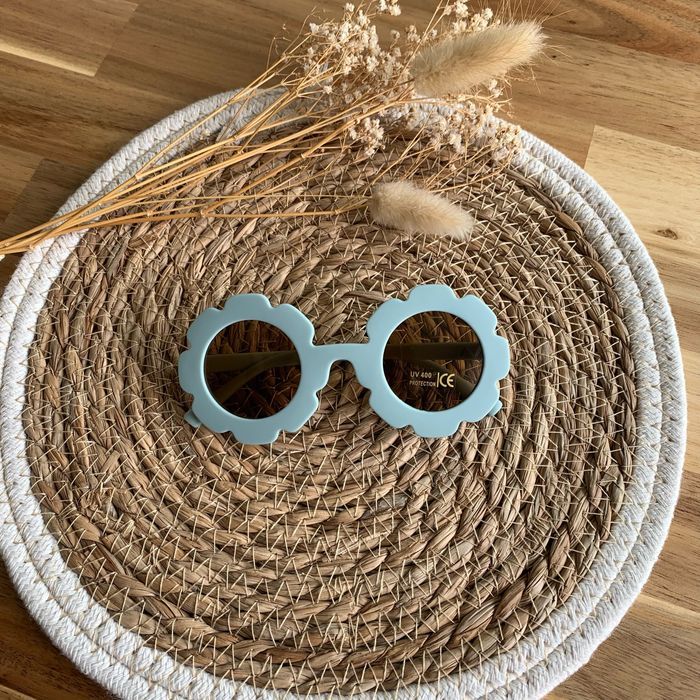 Jolies paire de lunettes de soleil enfant - photo numéro 1