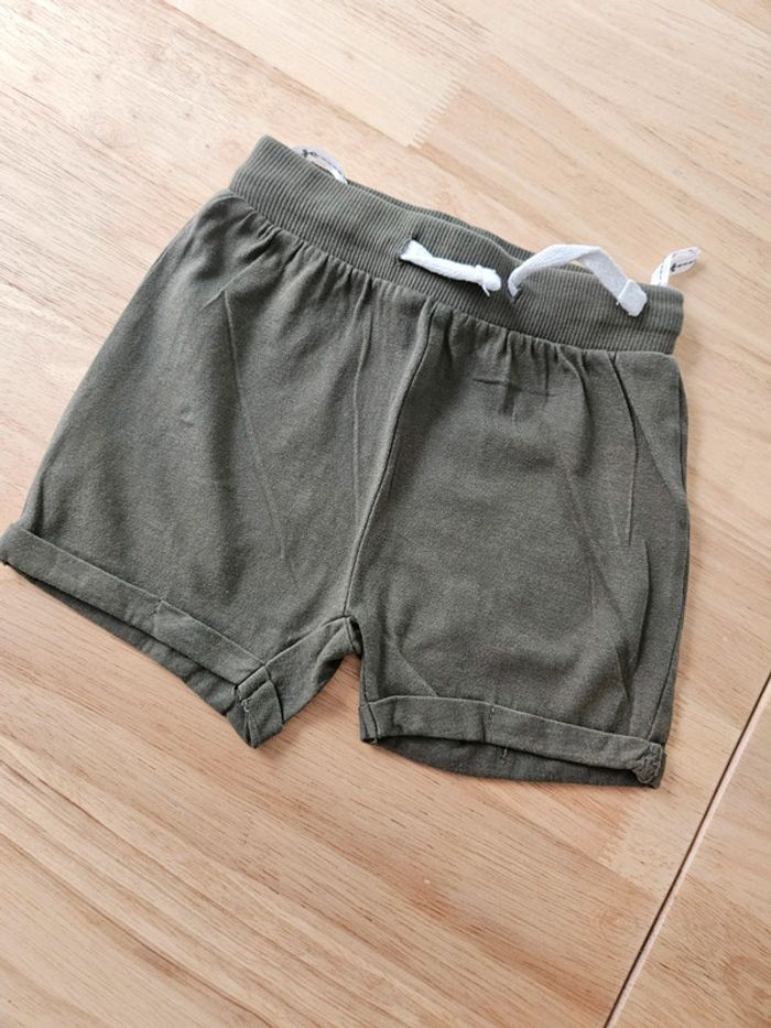 Lot de 2 shorts/pantalons 9 mois - photo numéro 5