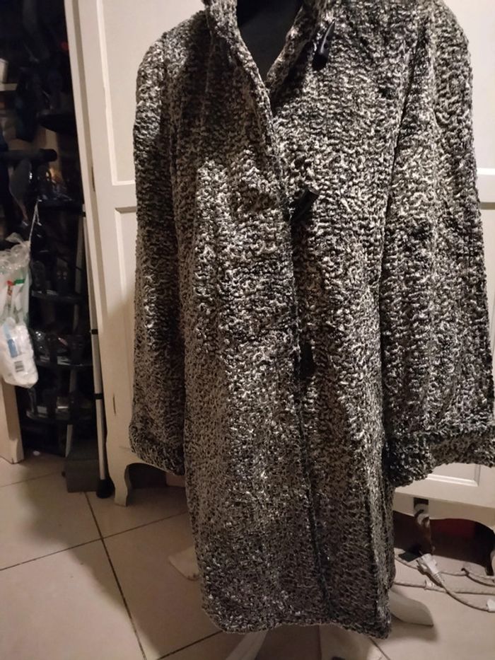 Très beau manteau gris neuf jamais porté taille 42 - photo numéro 5