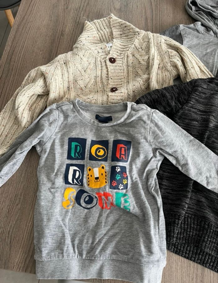 Lot 4 pulls taille 5 ans - photo numéro 4