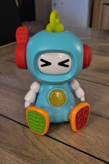 Robot interractif bébé