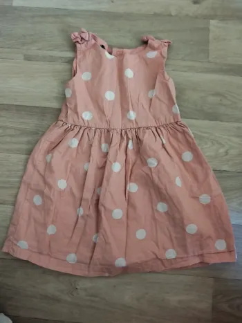 Jolie robe sans manches taille 24 mois marque Kiabi