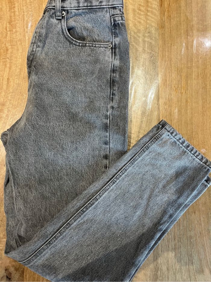 jeans mom gris
