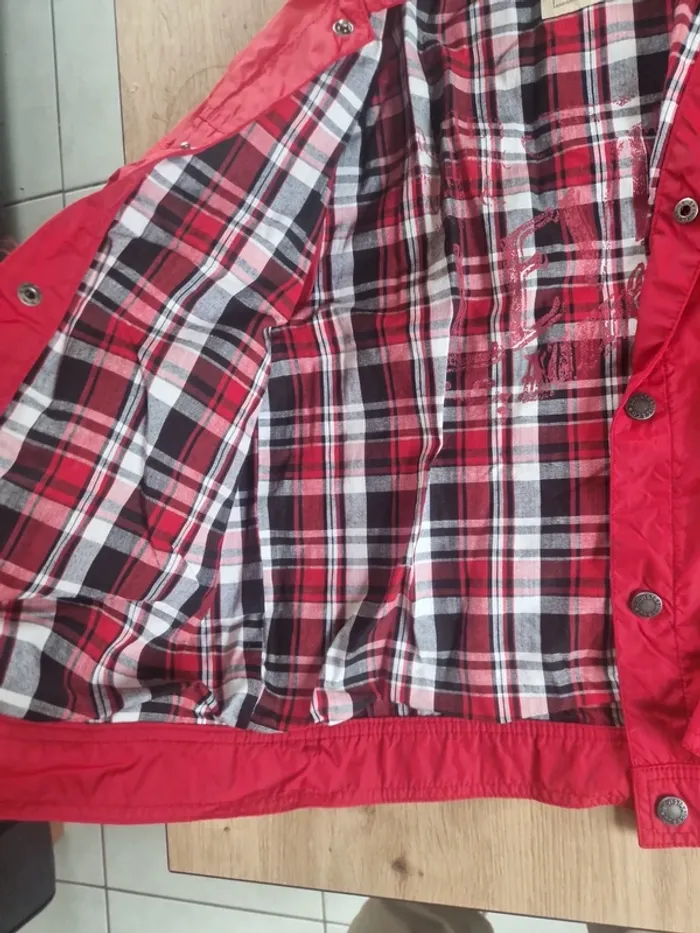 Veste légère levis taille 12 ans rouge très bon état - photo numéro 6
