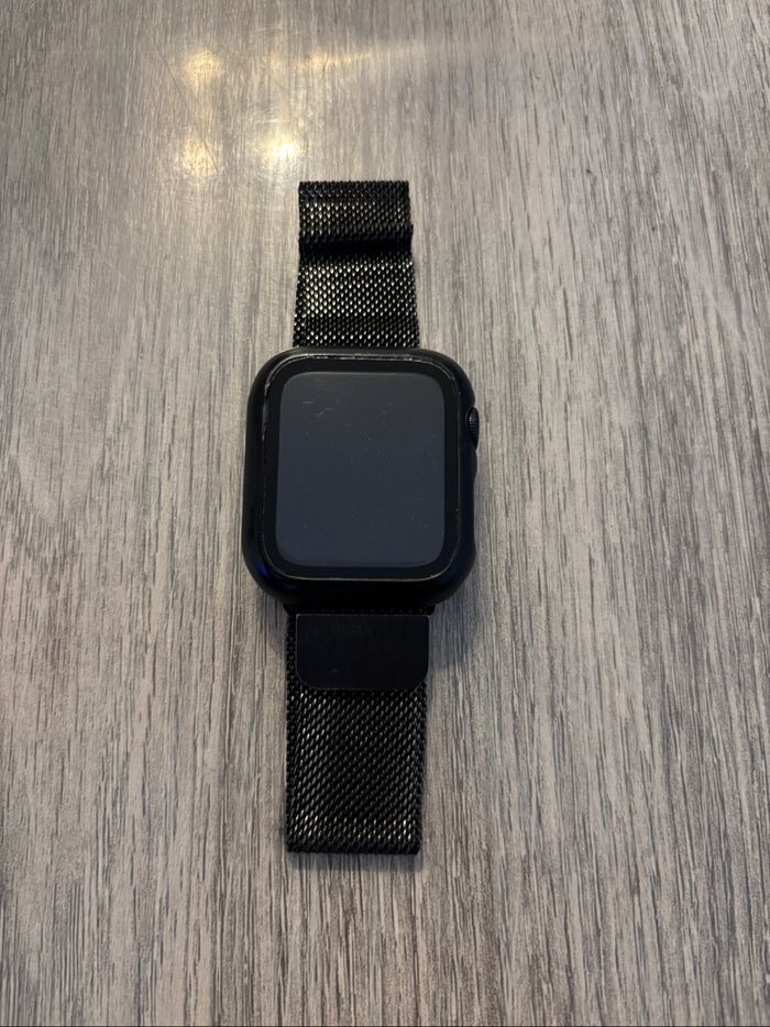 Montre Apple Watch SE - photo numéro 2