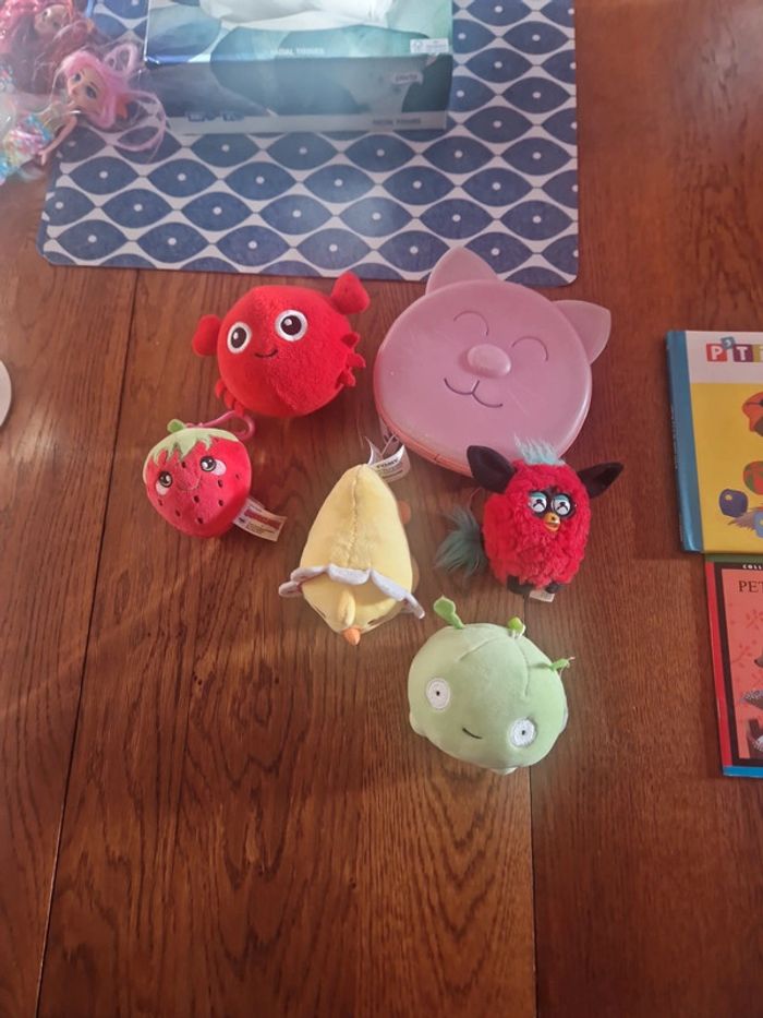 Lot de peluches et range cd offert squeezamals tomy - photo numéro 8