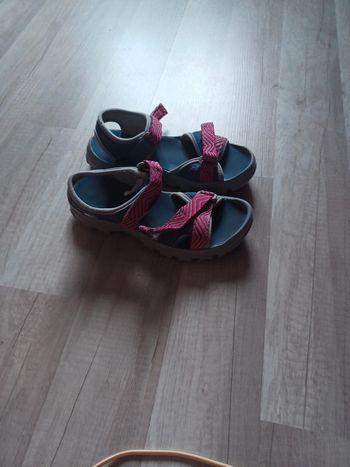 Très jolie chaussures ouverte pour fille de randonnée
