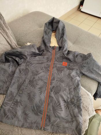 Blouson creeks Coupe vent fille taille  8 ans . Creeks. Très bon état