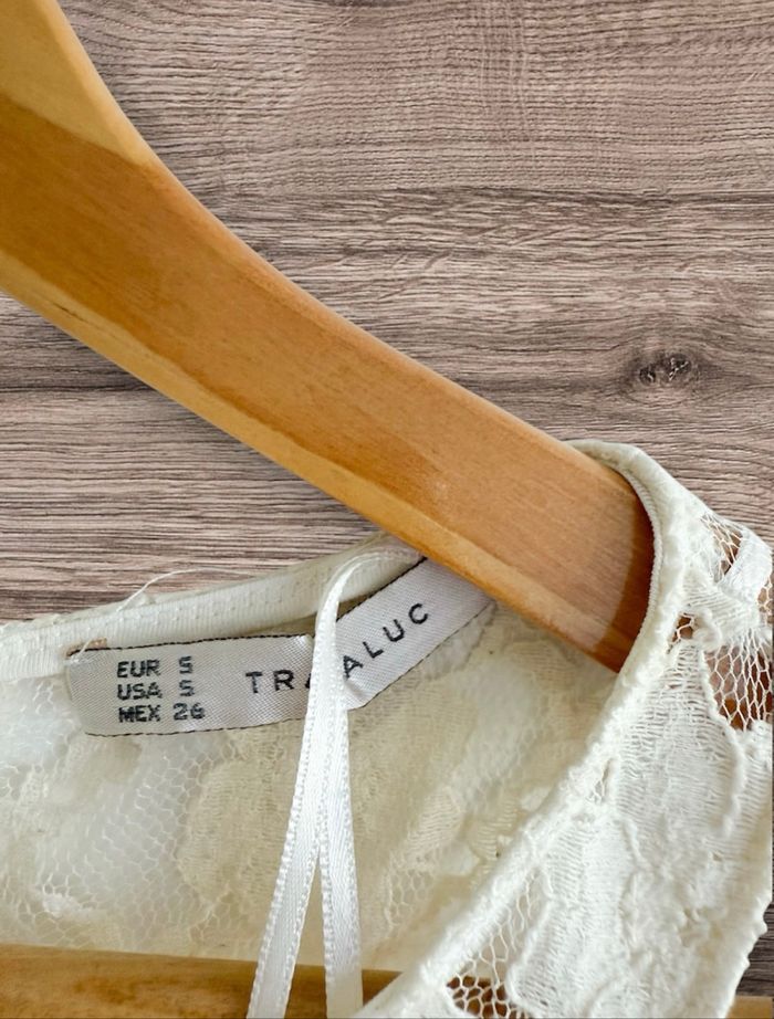 Robe chic élégante moulante sans manches blanche avec dentelle crème Zara trafaluc taille 36 S - photo numéro 3