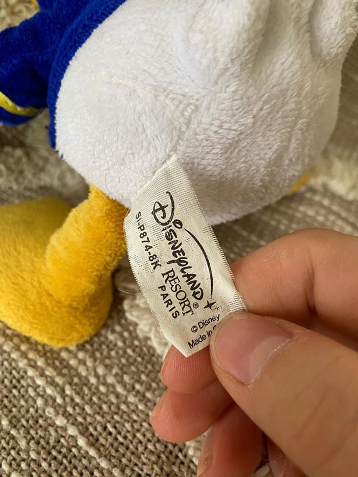 Peluche doudou 25cm Disney Donald canard blanc et bleu très bon état - photo numéro 4