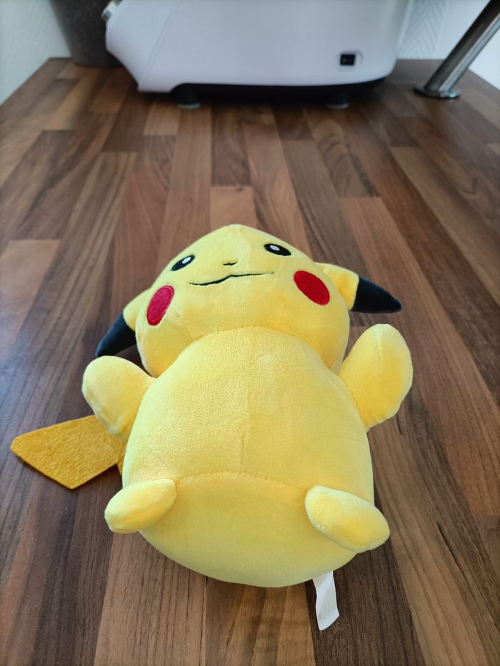 Peluche Pikachu Pokémon neuve - photo numéro 2
