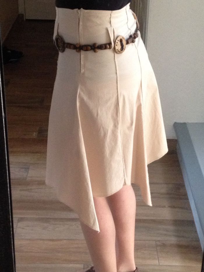Jupe beige asymétrique Cache cache avec bel accessoire - photo numéro 5