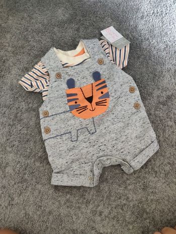 Salopette + t-shirt