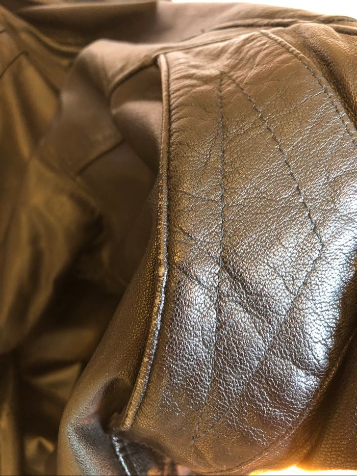 Manteau noir en cuir - photo numéro 4