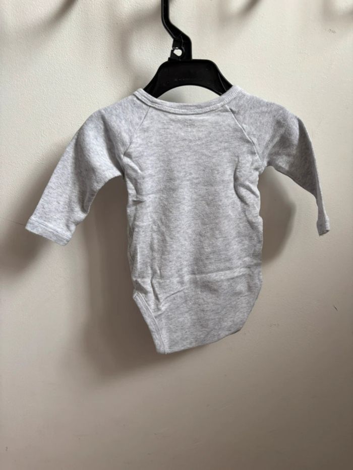 Lot 5 bodies blancs/gris manches longues mixte 3 mois - photo numéro 10