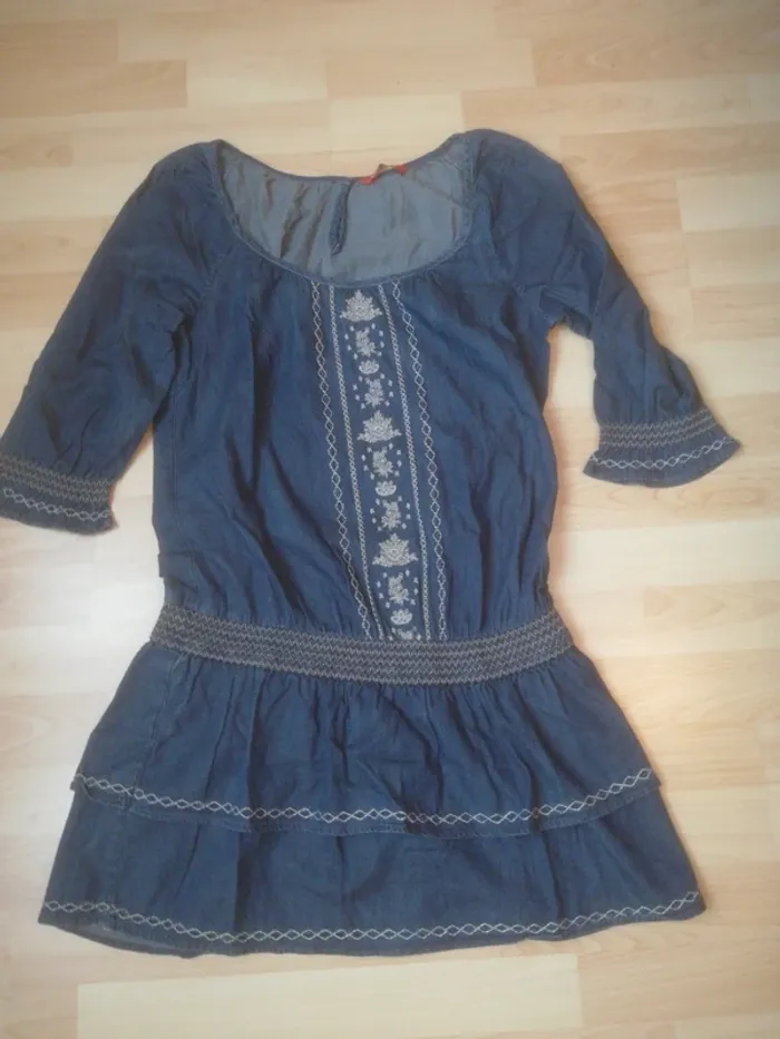 Robe brodée