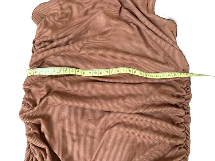 Mini robe légère et moulante froncée sur les côtés marron neuve S/36 - photo numéro 5