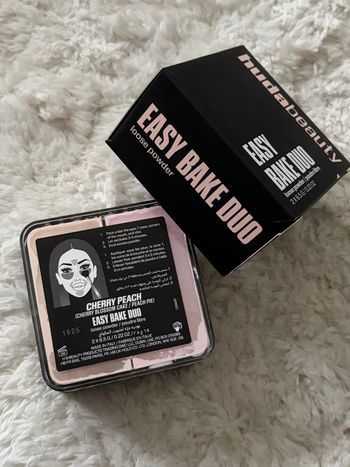 Poudre duo Huda Beauty neuf 