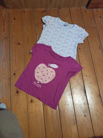2 tee shirt fille taille 12 mois