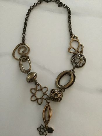 Très beau collier sautoir vintage doré vieilli breloques