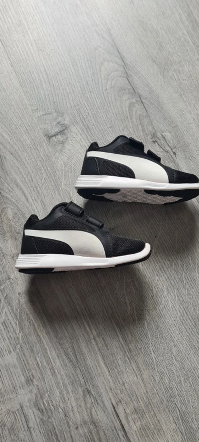 Puma noires et blanches Pointure 20 - photo numéro 5