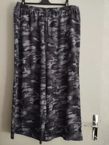 Pantalon Shein Curve taille 4XL (52)