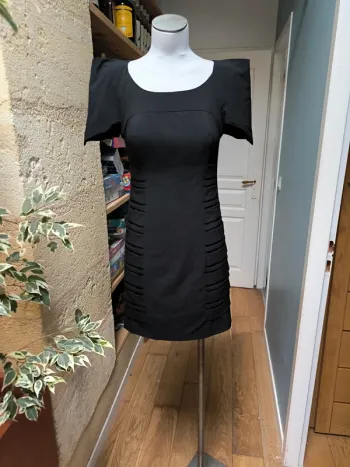 Robe noire à manches courtes Manoukian taille XS