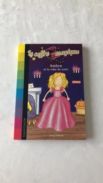 Livre le coffre magique n* 1 « ambre et la robe de satin »
